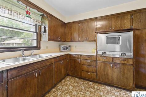 219 Floral Avenue Mankato MN 56001