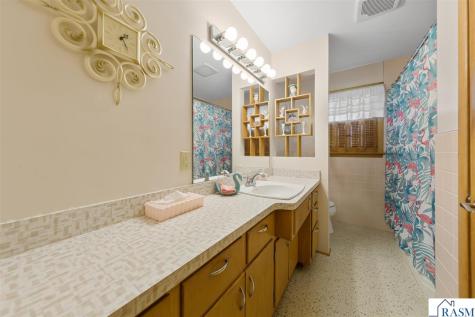 219 Floral Avenue Mankato MN 56001