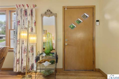 219 Floral Avenue Mankato MN 56001