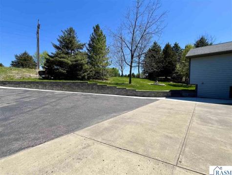 61785 Sunset Lane New Ulm MN 56073