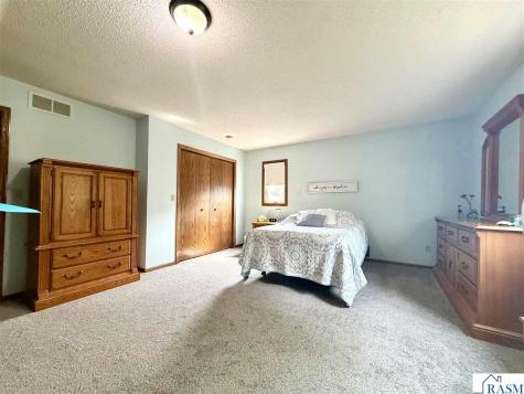 1310 Lloyd Lane St. Peter MN 56082