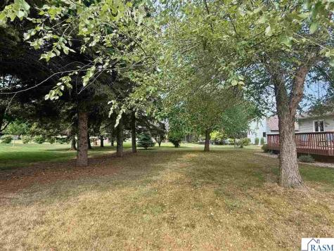 1310 Lloyd Lane St. Peter MN 56082