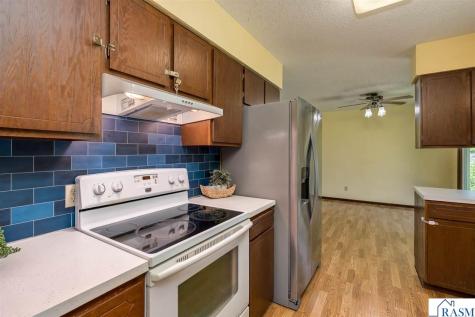 19 W Higbie Avenue Minnesota Lake MN 56068