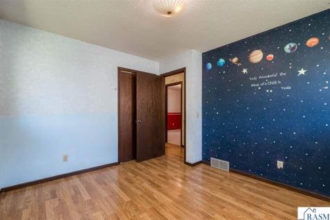 19 W Higbie Avenue Minnesota Lake MN 56068