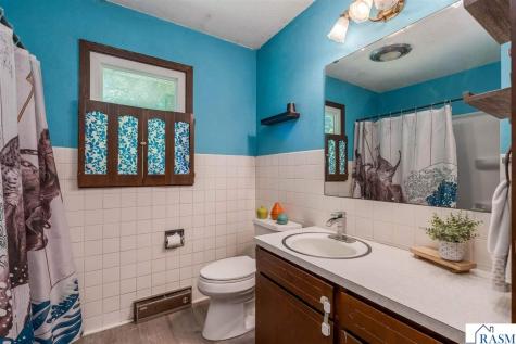 19 W Higbie Avenue Minnesota Lake MN 56068