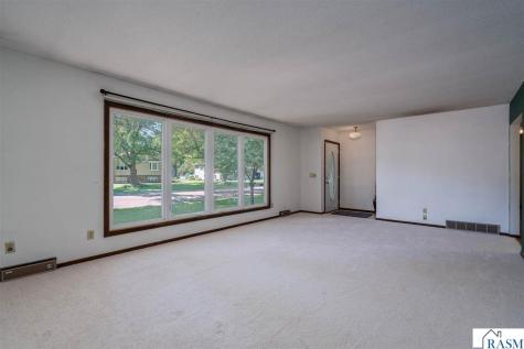 19 W Higbie Avenue Minnesota Lake MN 56068