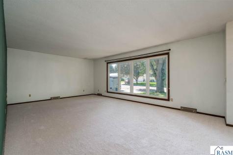 19 W Higbie Avenue Minnesota Lake MN 56068