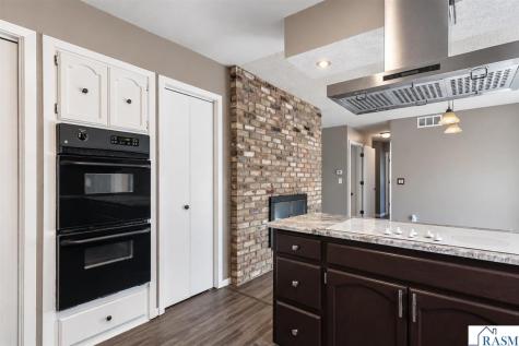 1011 N Cordova Avenue Le Center MN 56057