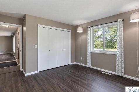 1011 N Cordova Avenue Le Center MN 56057