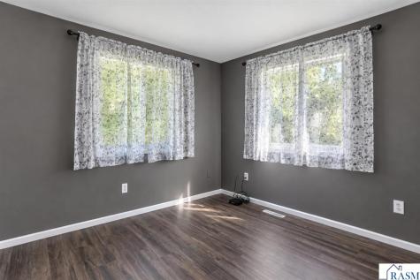 1011 N Cordova Avenue Le Center MN 56057
