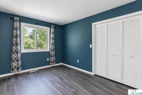 1011 N Cordova Avenue Le Center MN 56057