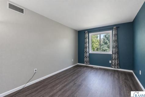 1011 N Cordova Avenue Le Center MN 56057
