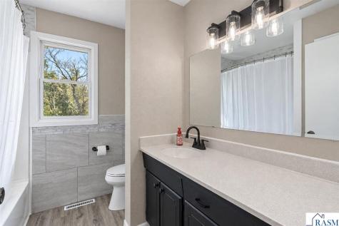1011 N Cordova Avenue Le Center MN 56057