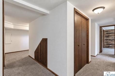 1011 N Cordova Avenue Le Center MN 56057