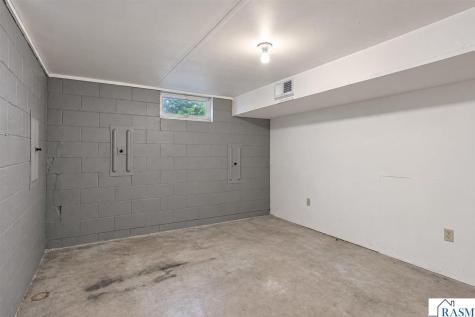 1011 N Cordova Avenue Le Center MN 56057