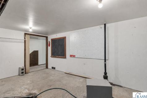 1011 N Cordova Avenue Le Center MN 56057