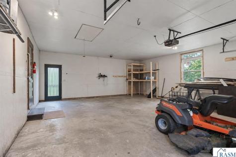 1011 N Cordova Avenue Le Center MN 56057