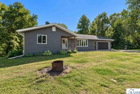 1011 N Cordova Avenue Le Center MN 56057