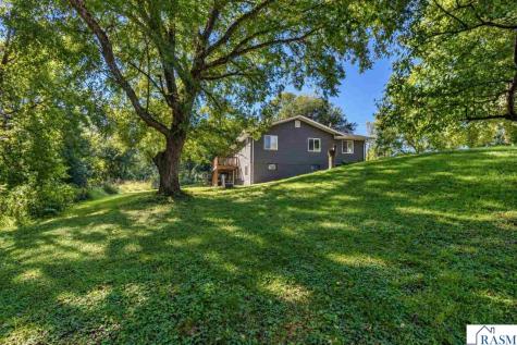 1011 N Cordova Avenue Le Center MN 56057