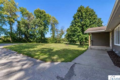1011 N Cordova Avenue Le Center MN 56057