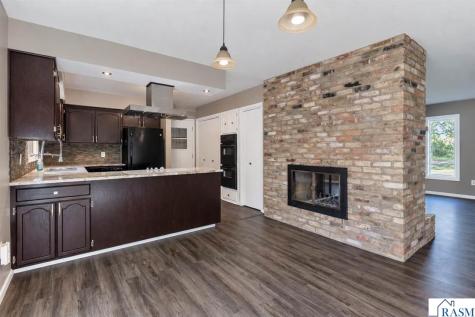 1011 N Cordova Avenue Le Center MN 56057