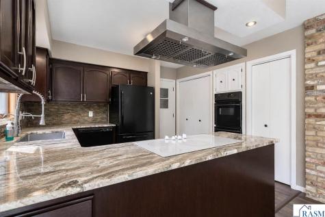 1011 N Cordova Avenue Le Center MN 56057