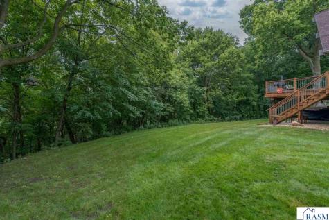 314 Meadow Woods Drive Mankato MN 56001