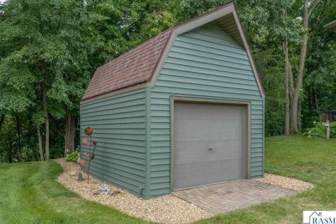 314 Meadow Woods Drive Mankato MN 56001