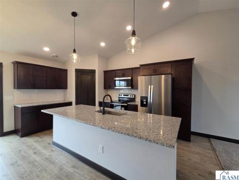 321 Falcon Run Eagle Lake MN 56024-1229