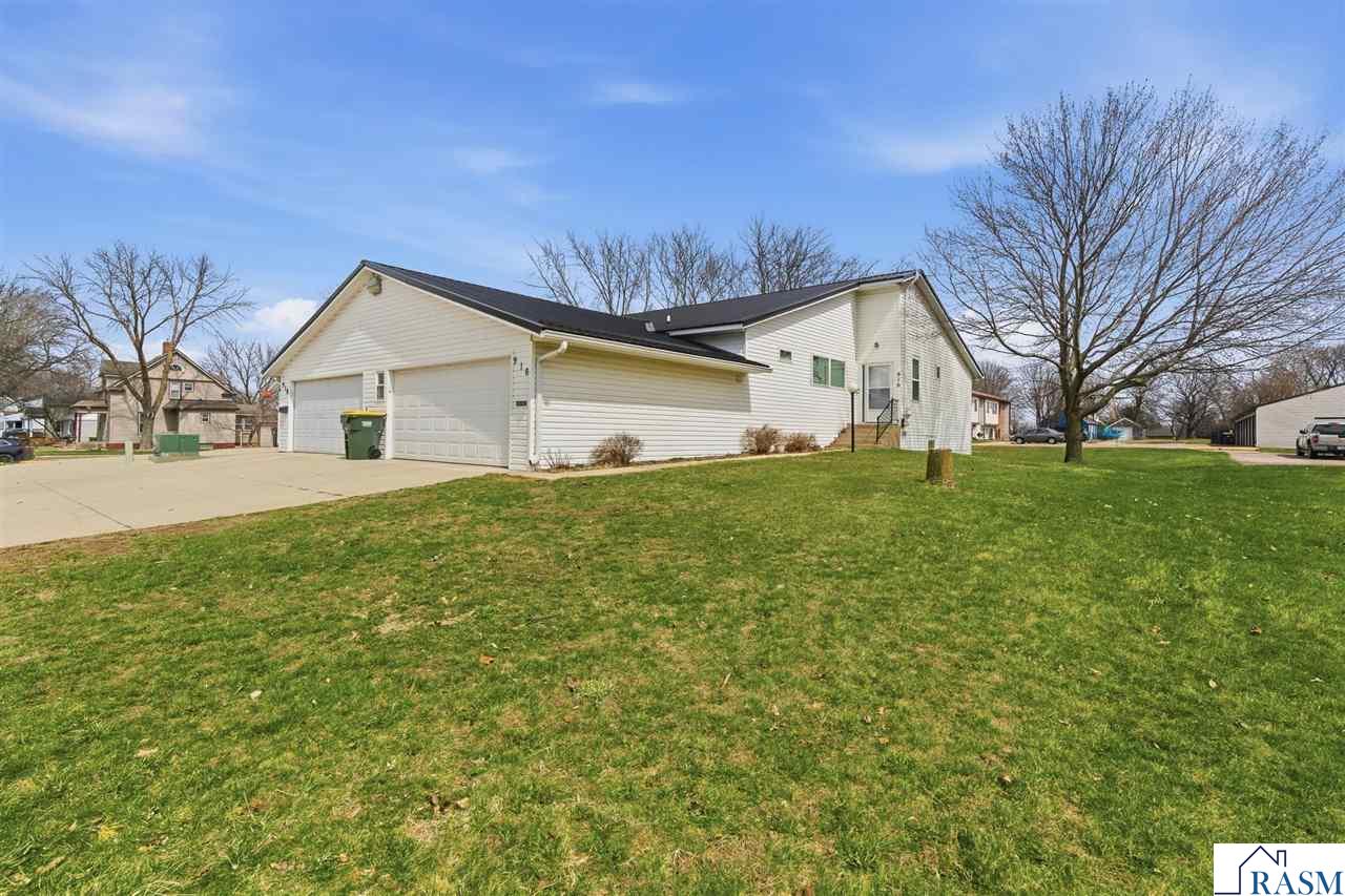 916 N Armstrong Boulevard St. James MN 56081
