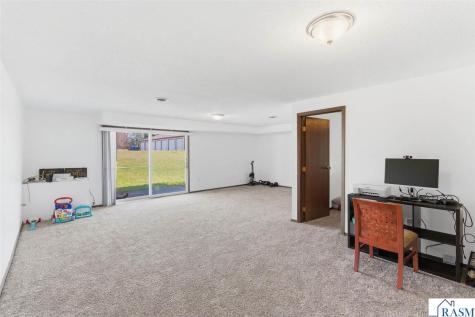 916 N Armstrong Boulevard St. James MN 56081