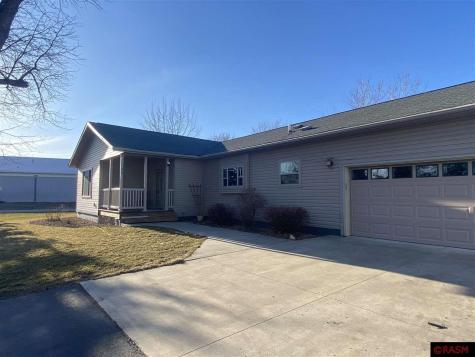 914 E 4th Street Winthrop MN 55396