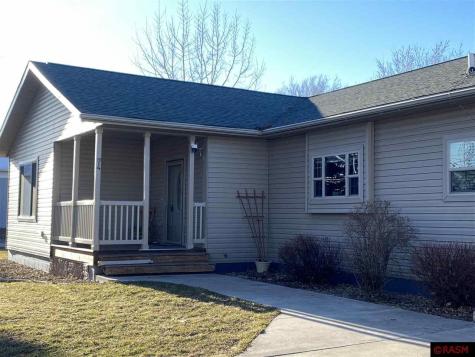 914 E 4th Street Winthrop MN 55396