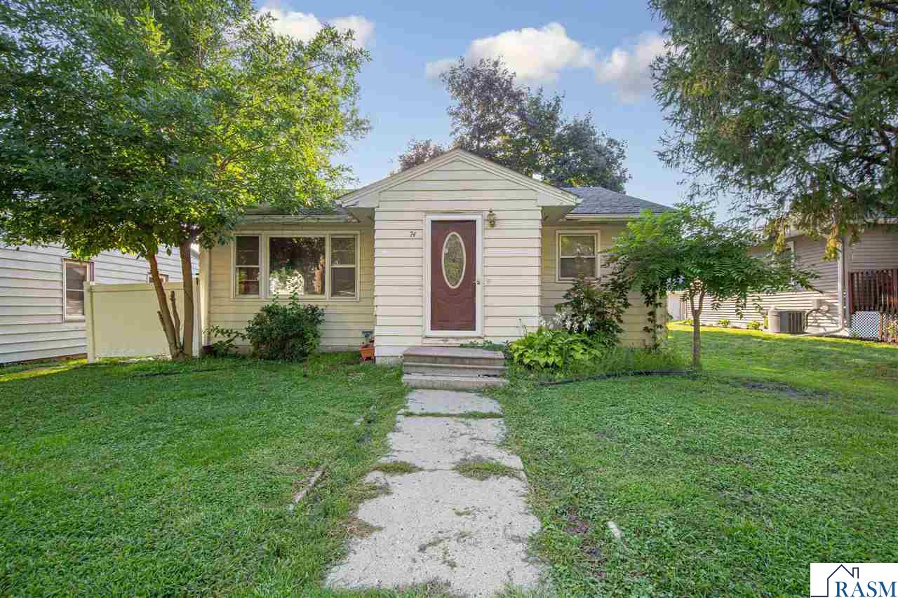 74 S Cordova Avenue Le Center MN 56057
