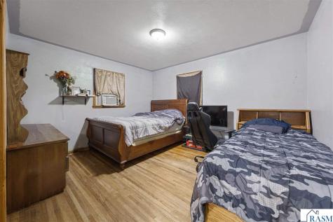 74 S Cordova Avenue Le Center MN 56057