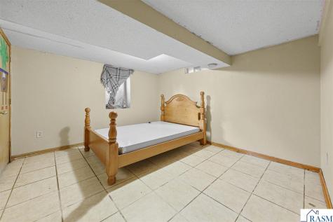 74 S Cordova Avenue Le Center MN 56057