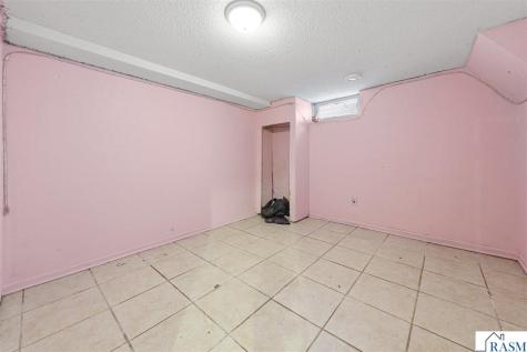 74 S Cordova Avenue Le Center MN 56057
