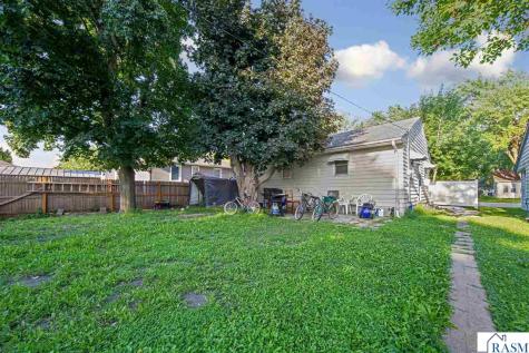 74 S Cordova Avenue Le Center MN 56057