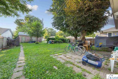 74 S Cordova Avenue Le Center MN 56057
