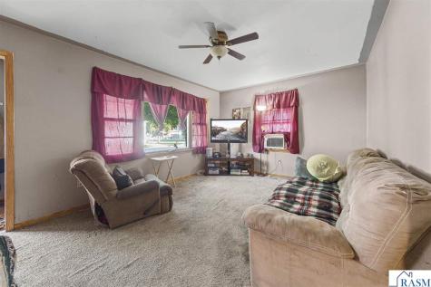 74 S Cordova Avenue Le Center MN 56057