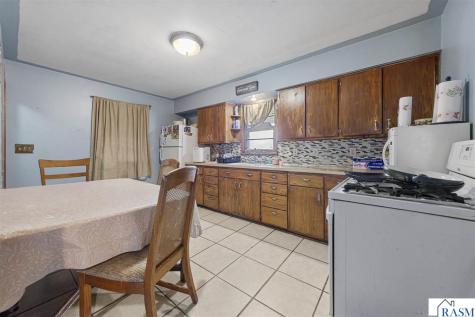 74 S Cordova Avenue Le Center MN 56057