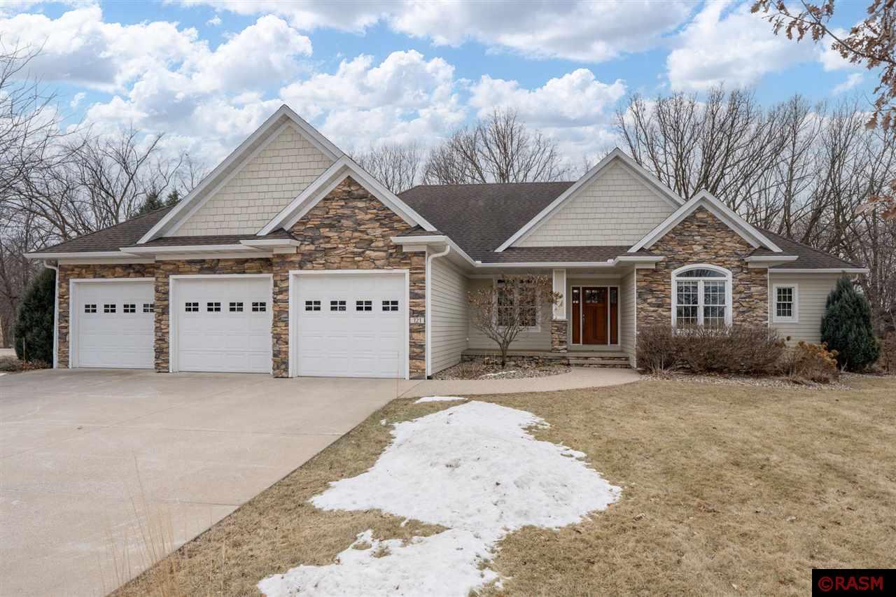 121 Hidden Oaks Circle Mankato MN 56001