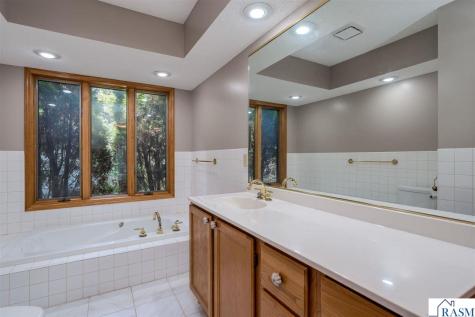 104 Wadsworth Drive Mankato MN 56001