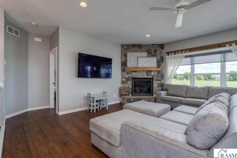 1824 Raymond Drive North Mankato MN 56003