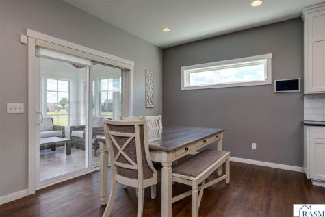 1824 Raymond Drive North Mankato MN 56003