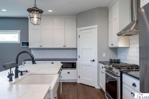 1824 Raymond Drive North Mankato MN 56003