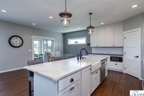 1824 Raymond Drive North Mankato MN 56003