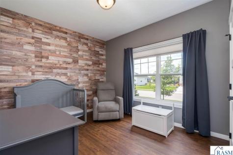 1824 Raymond Drive North Mankato MN 56003