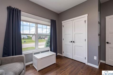 1824 Raymond Drive North Mankato MN 56003
