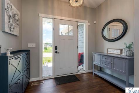 1824 Raymond Drive North Mankato MN 56003